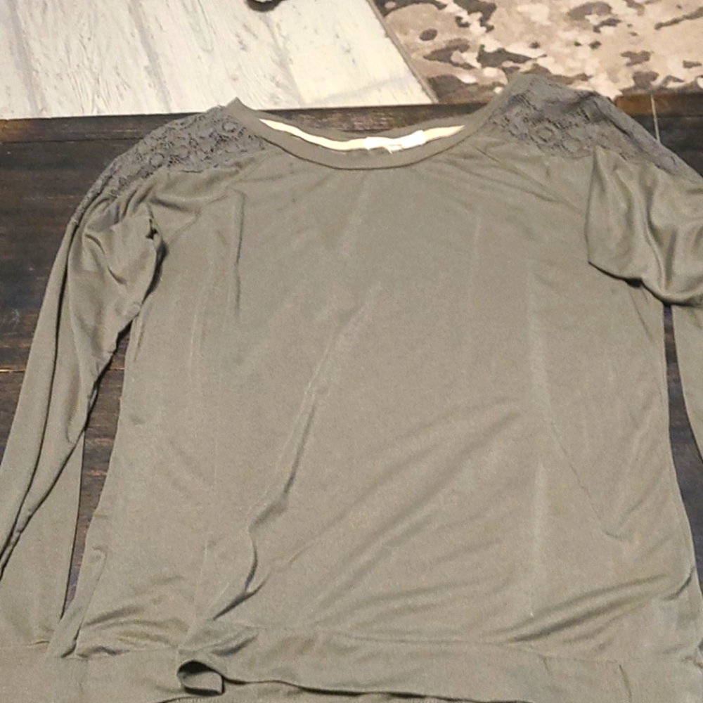 green long sleeve shirt